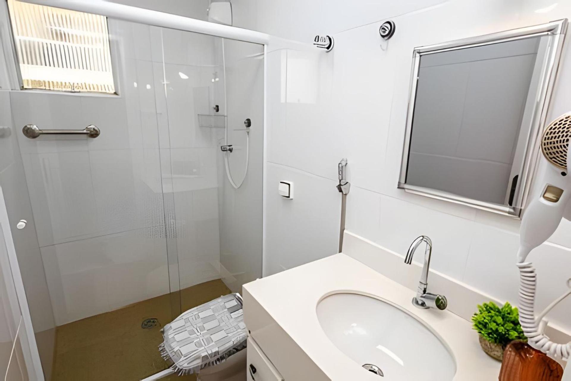 Apto Na Enseada Excelente Localizacao, 500M Da Praia, Garagem, Ar Condicionado Portaria 24 Horas Guarujá Eksteriør bilde